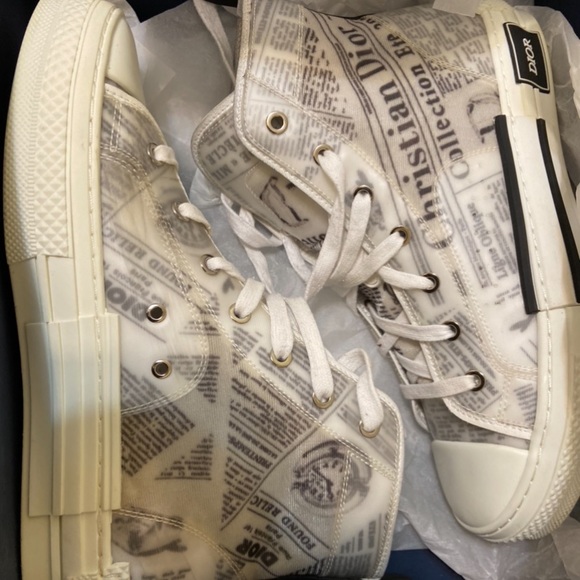 Dior. Daniel Arsham Newspaper - Picture 2 of 4